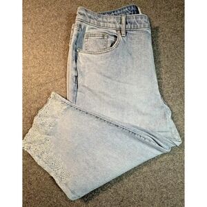 Lane Bryant Capri Jeans Womens 18 Boyfriend Fit Light Wash Embroidered Hem